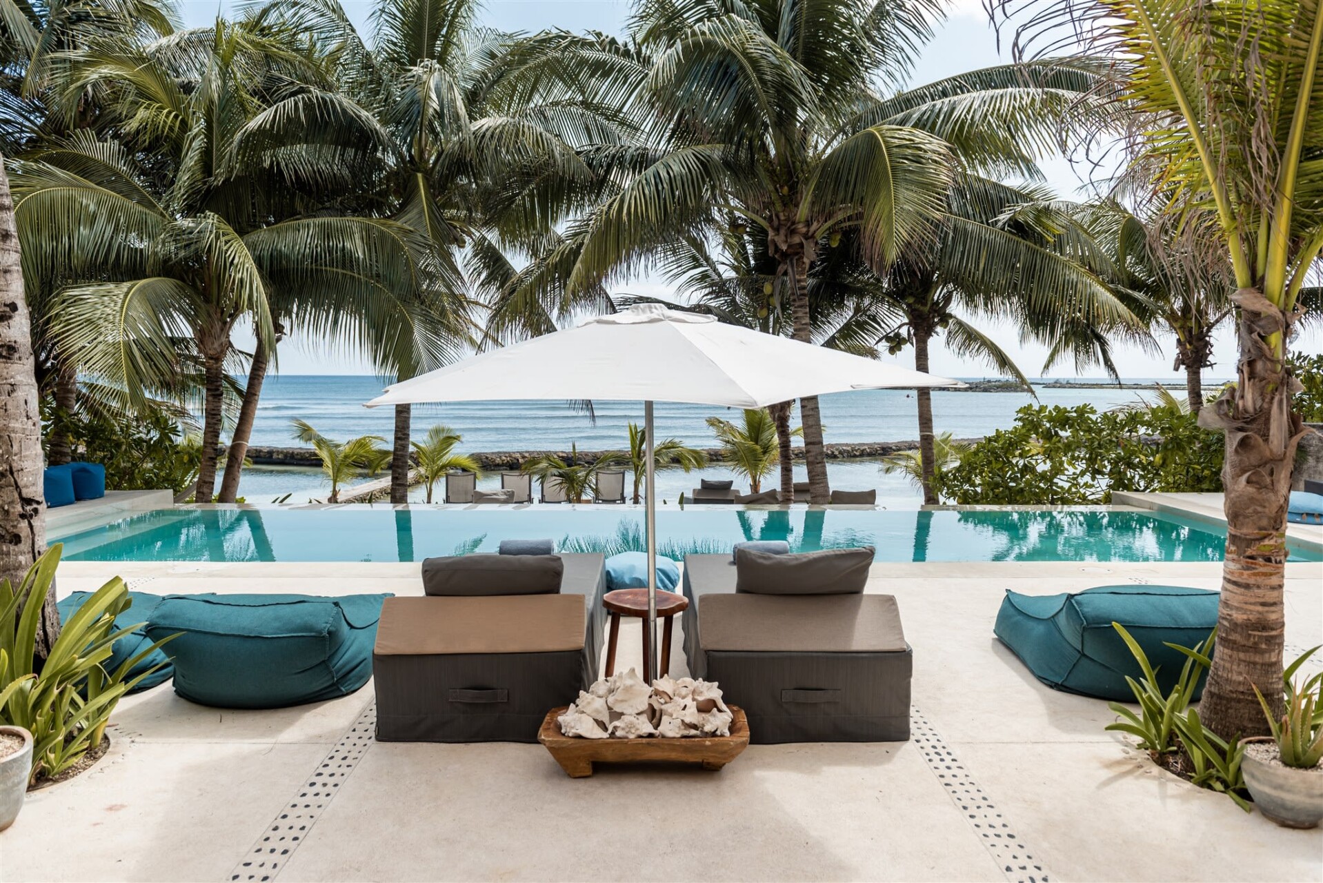 The beachfront pool and Caribbean view at Hacienda del Mar